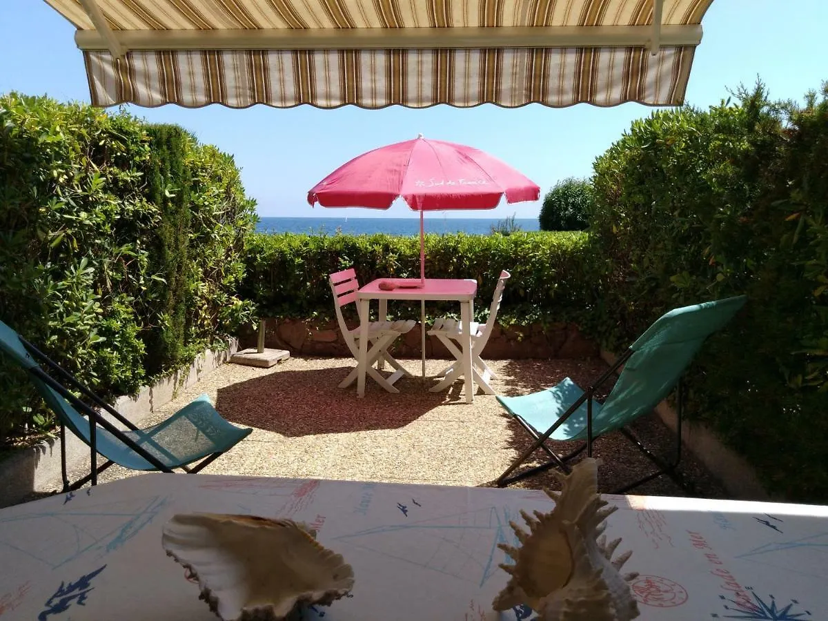 Appartement studio pieds dans l'eau Saint-Raphaël France